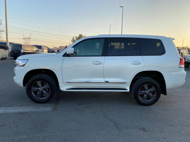 2013 Toyota LAND CRUISER VXR