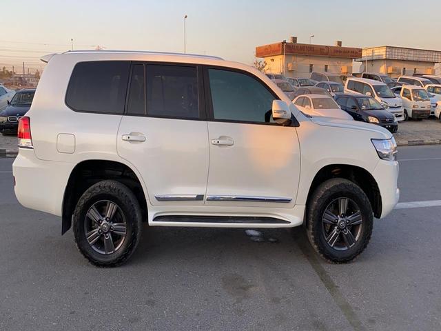 2013 Toyota LAND CRUISER VXR