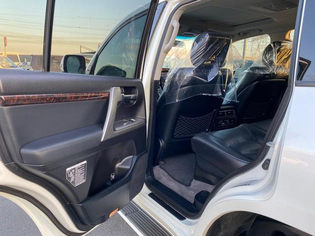 2013 Toyota LAND CRUISER VXR