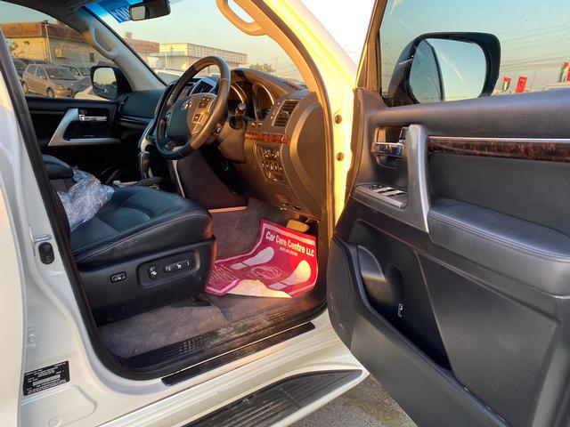 2013 Toyota LAND CRUISER VXR