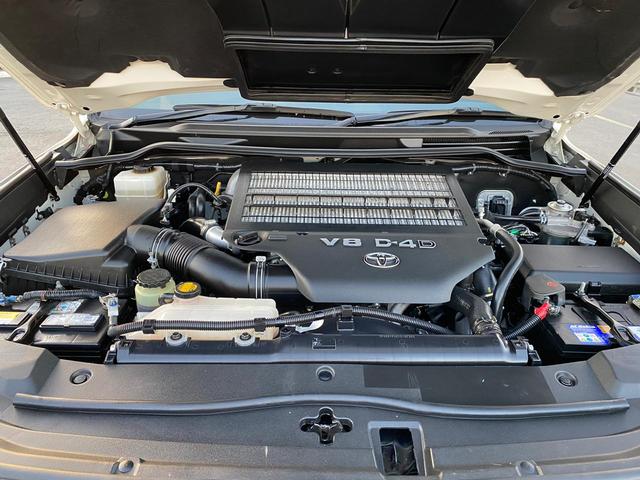 2013 Toyota LAND CRUISER VXR