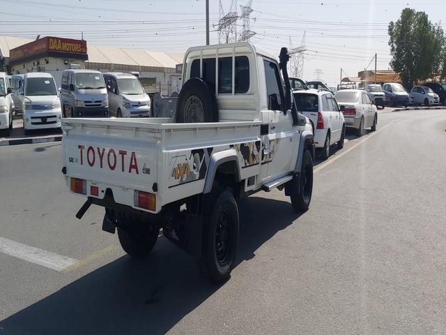 2011 Toyota Land Cruiser p/up