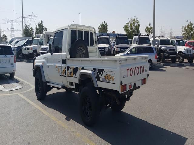 2011 Toyota Land Cruiser p/up