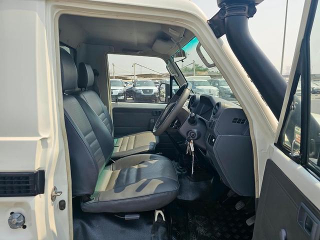 2010 Toyota Land Cruiser p/up