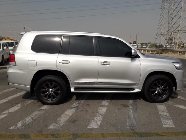 2012 Toyota LAND CRUISER VXR