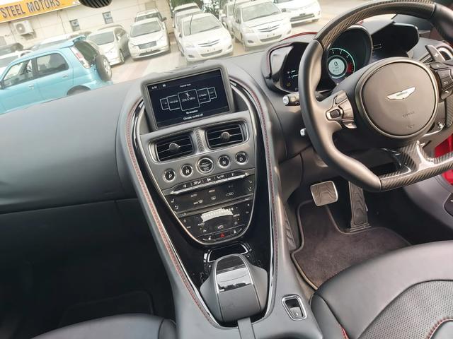 2018 Aston Martin DBS